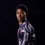 Jayce Fitzgerald saindo do Manchester United.