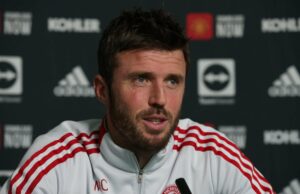 O que Michael Carrick disse sobre a vitória ‘clássica’ por 3 a 2 sobre o Arsenal diz aos fãs do Man United o que esperar Michael Carrick e Ole Gunnar Solskjaer.