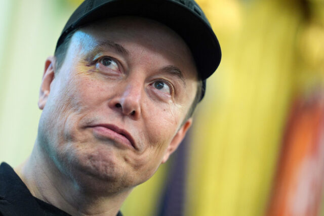 Elon Musk participa de uma reunião de gabinete na Casa Branca em Washington, segunda-feira, 24 de março de 2025. (Pool via AP)