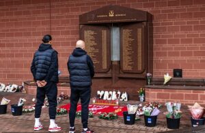 O Partido Trabalhista retira TODA a lei de Hillsborough após enorme reação das famílias das vítimas e dos backbenchers A Lei de Hillsborough, conhecida oficialmente como Projeto de Lei de Função Pública (Responsabilidade), pretendia evitar encobrimentos institucionais após o desastre de Hillsborough em 1989, quando 97 torcedores do Liverpool morreram.
