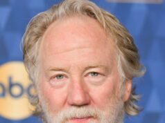 O advogado de Timothy Busfield afirma que ele passou no teste do detector de mentiras por causa de alegações de abuso sexual infantil timothy-busfield-main-getty-1