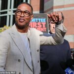 O âncora deposto da CNN, Don Lemon, é libertado sem fiança após ser acusado de protesto na igreja de Minnesota