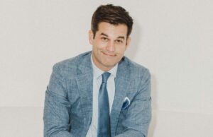O apresentador do ‘Daily Show’ Michael Kosta se junta à série de Tracy Morgan ‘The Fall and Rise of Reggie Dinkins’ como ator convidado (EXCLUSIVO) O apresentador do 'Daily Show' Michael Kosta se junta à série de Tracy Morgan 'The Fall and Rise of Reggie Dinkins' como ator convidado (EXCLUSIVO)
