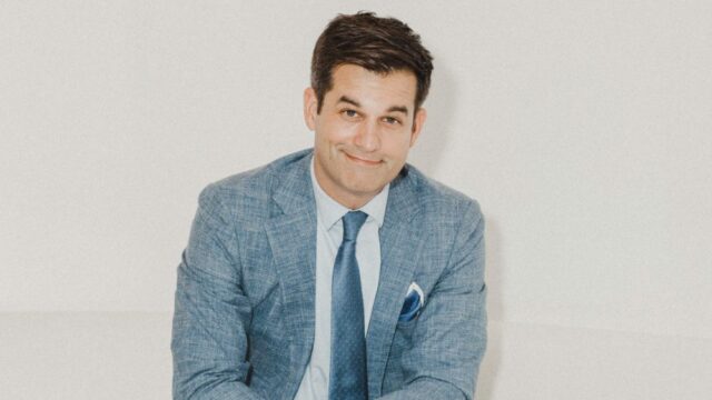 O apresentador do 'Daily Show' Michael Kosta se junta à série de Tracy Morgan 'The Fall and Rise of Reggie Dinkins' como ator convidado (EXCLUSIVO)

