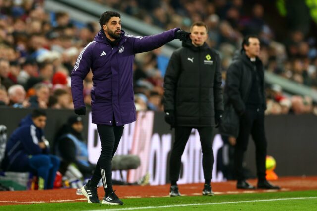 O assistente de Ruben Amorim, Carlos Fernandes, envia mensagem sincera O técnico do Manchester United, Ruben Amorim, durante a partida da Premier League entre Crystal Palace e Manchester United no Selhurst Park em 2025 em Londres, Inglaterra.