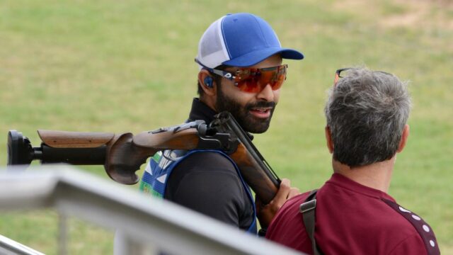 O atirador de tiro ao alvo indiano Angad Vir Singh O atirador de tiro ao alvo indiano Angad Vir Singh Bajwa muda de nacionalidade para representar o Canadá