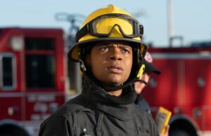 O ator Elijah M. Cooper de ‘9-1-1’ revela a façanha assustadora de Harry e se junta à equipe: ‘É uma loucura no set’ 911-elijah-m-cooper-escada-disney