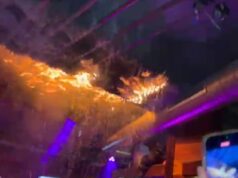 O bar de esqui suíço que irrompeu no inferno do Ano Novo usava ‘essencialmente a mesma espuma de isolamento que Grenfell’, afirma o ex-comandante de bombeiros Imagens de dentro do Le Constellation pareciam mostrar espuma presa ao teto pegando fogo rapidamente