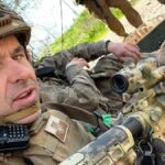 A brigada Khartia da Ucrânia divulgou um vídeo deles hasteando a bandeira do país sobre o prédio do conselho municipal em Kupiansk.