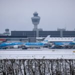 Schiphol Airport Airlines está cancelando voos devido às condições de inverno que persistem há dias