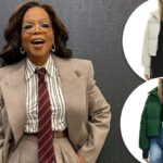 Uma modelo vestindo uma jaqueta curta verde sobre uma gola alta preta, jeans azul e faixa preta.