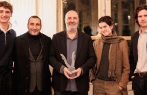 O cineasta Cedric Klapisch recebe prêmio de cinema francês em cerimônia familiar do Ministério da Cultura O cineasta Cedric Klapisch recebe prêmio de cinema francês em cerimônia familiar do Ministério da Cultura