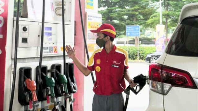 O combustível Shell Super é raro de novo, este é O combustível Shell Super é raro de novo, este é um posto de gasolina que ainda tem estoque