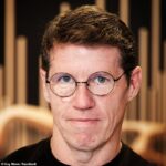 O compositor da Nickelodeon Guy Moon faleceu aos 63 anos na quinta-feira, enquanto sua família lamentava a perda da estrela