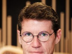 O compositor da Nickelodeon Guy Moon, 63, morreu em um acidente de carro de terror em Los Angeles enquanto a família lamentava a perda da estrela indicada ao Emmy O compositor da Nickelodeon Guy Moon faleceu aos 63 anos na quinta-feira, enquanto sua família lamentava a perda da estrela