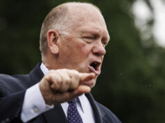 O czar da fronteira de Trump flexibiliza sua violência em Minnesota Desenho animado de Mike Luckovich