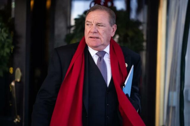 O deputado republicano da Flórida, Neal Dunn, anuncia aposentadoria do Congresso após cinco mandatos
