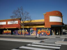 O desenvolvimento de La Placita será uma virada de jogo para East San Jose Jessica Paz-Cedillos, centro, CEO da Escola de Artes e...