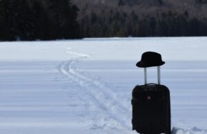O diretor de ‘Mortician’, Abdolreza Kahani, imagina o vácuo de poder no Irã na comédia de humor negro ‘Empty Heaven’ (EXCLUSIVO) O diretor de 'Mortician', Abdolreza Kahani, imagina o vácuo de poder no Irã na comédia de humor negro 'Empty Heaven' (EXCLUSIVO)