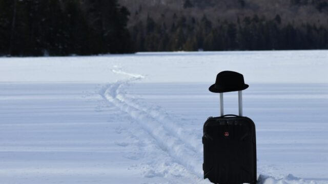 O diretor de 'Mortician', Abdolreza Kahani, imagina o vácuo de poder no Irã na comédia de humor negro 'Empty Heaven' (EXCLUSIVO)
