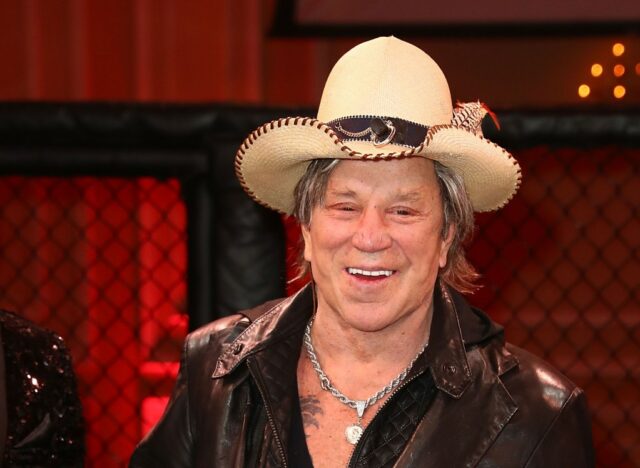 O empresário de Mickey Rourke insiste que o GoFundMe é real depois que ele o rejeitou
