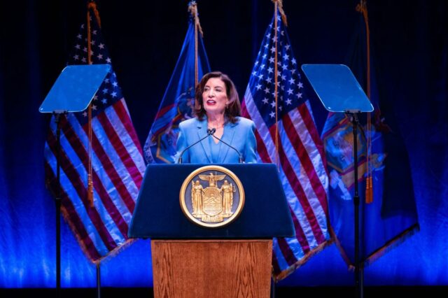 O esquema da governadora Kathy Hochul para combater a 'desigualdade' das ervas daninhas... cheira mal
