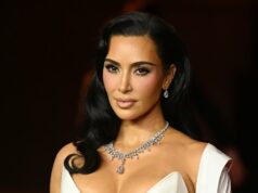 O estilo de casaco impermeável de Kim Kardashian é surpreendentemente emagrecedor O estilo de casaco impermeável de Kim Kardashian é surpreendentemente emagrecedor