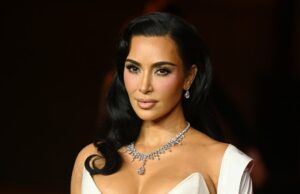 O estilo de casaco impermeável de Kim Kardashian é surpreendentemente emagrecedor O estilo de casaco impermeável de Kim Kardashian é surpreendentemente emagrecedor