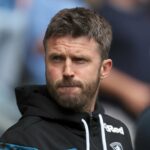 O técnico do Manchester United, Michael Carrick, comemora no final da partida da Premier League entre Manchester United e Arsenal em Old Trafford, em 2 de dezembro de 2021