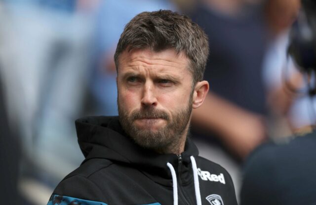 O estilo de jogo e as táticas de Michael Carrick O técnico do Manchester United, Michael Carrick, comemora no final da partida da Premier League entre Manchester United e Arsenal em Old Trafford, em 2 de dezembro de 2021