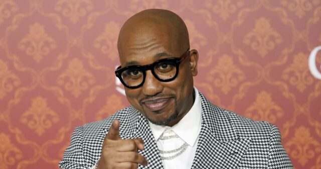 O ex-aluno de 'SNL' Chris Redd é sincero sobre 'problemas com pílulas', namorando a ex-mulher de Kenan Thompson
