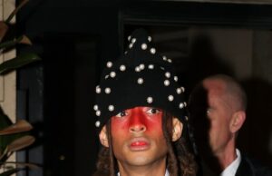 O filho nepo de Will Smith, Jaden, zombou da primeira coleção com Christian Louboutin: ‘Parece que Elmo foi esfolado vivo’ O nepo baby de Hollywood, Jaden Smith, foi ridicularizado por blogueiros de moda depois de lançar sua primeira coleção de moda masculina para a marca de luxo Christian Louboutin