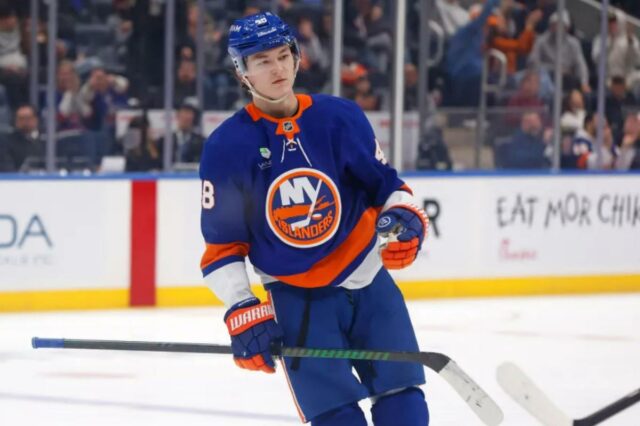 O gol de Matthew Schaefer na prorrogação impulsiona os Islanders à vitória de retorno sobre os Maple Leafs
