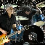 O guitarrista do Foo Fighters, Pat Smear, perderá as datas da turnê devido a um “bizarro acidente de jardinagem”