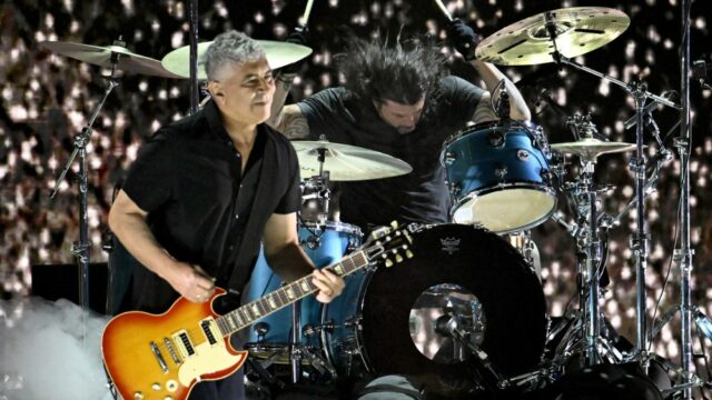 O guitarrista do Foo Fighters, Pat Smear, perderá as datas da turnê devido a um “bizarro acidente de jardinagem”

