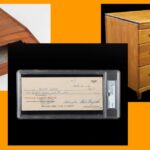 O leilão de memorabilia de Steve Jobs inclui sua mesa, gravatas-borboleta e muito mais | Colagem de fotos mostra caixa de madeira, cheque e mesa do Apple 1