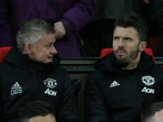 O mais recente gerente interino do Man Utd, Michael Carrick se encontra com atualização de Omar Berrada e Ole Gunnar Solskjaer Ruud van Nistelrooy de perto.