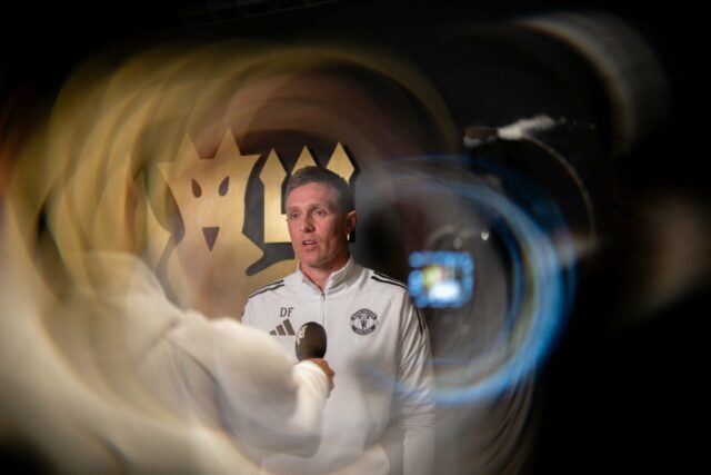 Mason Mount durante a partida da Premier League entre Manchester United e Sunderland em Old Trafford em 2025, colocou Bruno Fernandes durante o amistoso de pré-temporada entre Manchester United e Leeds United na Strawberry Arena em 2025.