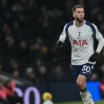 O meio-campista do Tottenham, Bentancur, passa por uma cirurgia no tendão da coxa, preocupando o Uruguai antes da Copa do Mundo