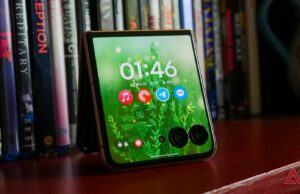 O melhor dobrável da Motorola ficou ainda melhor e agora vem com um smartwatch grátis e fones de ouvido ANC Motorola Razr Ultra