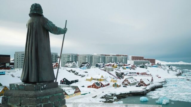 O movimento que poderá decidir o acordo da Gronelândia com As forças militares dinamarquesas participam num exercício com centenas de soldados de vários membros europeus da NATO no Oceano Ártico, em Nuuk, na Gronelândia, em setembro.