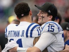 O novato QB Riley Leonard compartilha um momento especial com a família após a primeira carreira como TD GettyImages-2254632480 O quarterback novato Riley Leonard compartilha um momento especial com a família após o primeiro touchdown da carreira