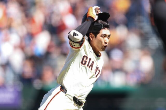 O outfielder do SF Giants, Jung Hoo Lee, foi brevemente detido em LAX
