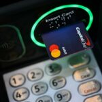 A Capital One concordou em pagar US$ 425 milhões para resolver a alegação de que enganou milhões de clientes que se inscreveram em uma conta poupança de alto rendimento.