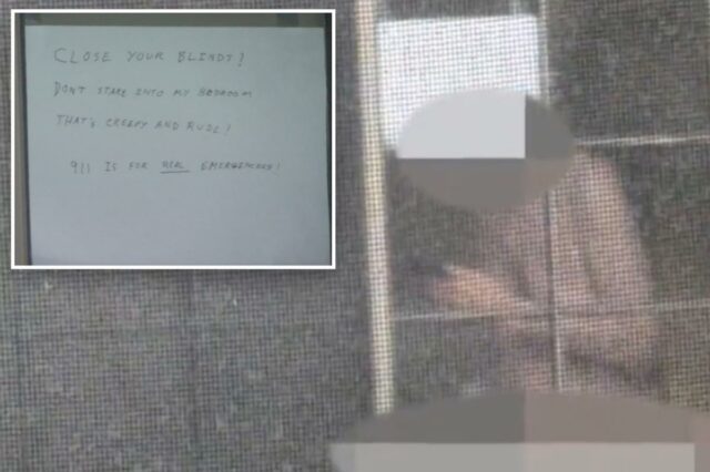 Uma imagem borrada de um homem visto através de uma tela de janela.