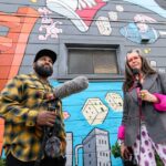 O podcast da prisão 'Ear Hustle' ajudou a obter o perdão do apresentador. Agora veja ao vivo em LA