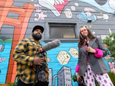 O podcast da prisão ‘Ear Hustle’ ajudou a obter o perdão do apresentador. Agora veja ao vivo em LA O podcast da prisão 'Ear Hustle' ajudou a obter o perdão do apresentador. Agora veja ao vivo em LA