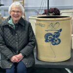 O pote raro de uma mulher de Nebraska é vendido por US$ 32 mil em seu aniversário de 91 anos