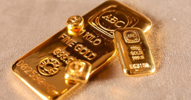 O preço do ouro sobe para US$ 5.300, mas a Barras de ouro.