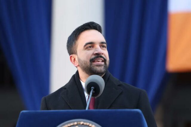 O prefeito da cidade de Nova York, Zohran Mamdani, faz um discurso durante sua cerimônia de posse na cidade de Nova York, EUA, em 1º de janeiro de 2026. R
